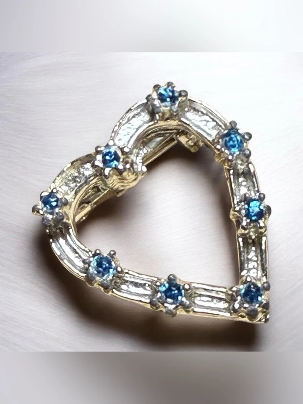 ✨Beautiful Vintage Heart Blue Crystal Brooch Pin